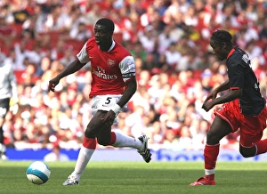 Arsenal v Paris Saint Germain 2007-08 Gallery: Kolo Toure (Arsenal) Peguy Luyindula (PSG)