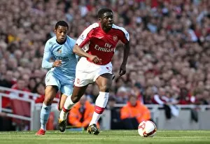 Images Dated 4th April 2009: Kolo Toure (Arsenal) Robinho (Man City)