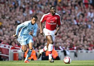 Images Dated 4th April 2009: Kolo Toure (Arsenal) Robinho (Man City)