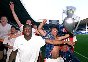 Kolo Toure and Ashley Cole (Arsenal) celebrate winning the League