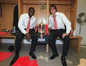 Images Dated 21st September 2005: Kolo Toure and Robert Pires (Arsenal) with the FA Cup after the match