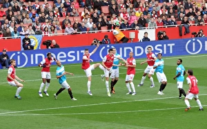 Laurent Koscielny (Arsenal) heads the ball clear. Arsenal 2: 1 Sunderland