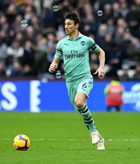 Laurent Koscielny: Unyielding Focus in the Heart of the Premier League Battle (West Ham United vs Arsenal FC, 2019)