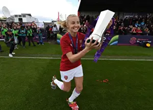 Leah Williamson and Arsenal Women Celebrate WSL Title Triumph over Manchester City