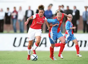 Lianne Sanderson (Arsenal) Ksenis Tsybutovich (Rossiyanka)