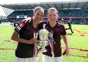 Images Dated 2nd May 2006: Lianne Sanderson and Kirsty Pealling (Arsenal) with the FA Cup Trophy