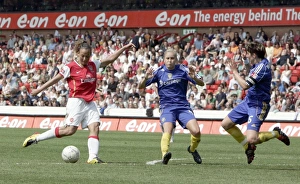 Lianne Sanderson scores Arsenals 3rd goal past Jess Wright (Leeds)