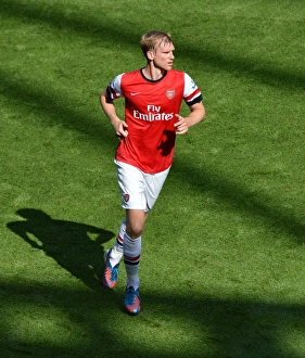 Arsenal V Sunderland 2012-13 Prints: LONDON, ENGLAND - AUGUST 18