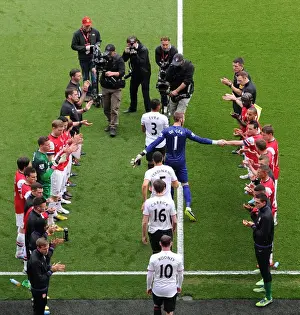 Manchester United Celebrates Premier League Title with Arsenal's Guard of Honor