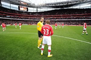 Arsenal v Aston Villa 2009-10 Collection: Manuel Almunia and Andrey Arshavin (Arsenal). Arsenal 3: 0 Aston Villa, Barclays Premier League