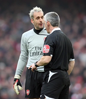 Arsenal v Bolton Wanderers 2008-09 Collection: Manuel Almunia (Arsenal) talks to Referee Chris Foy