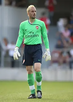 Manuel Almunia: Arsenal's Determined Goalkeeper in Action