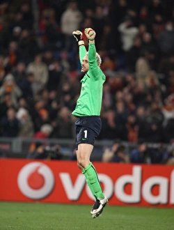 Almunia Manuel Collection: Manuel Almunia celebrates the Arsenal victory