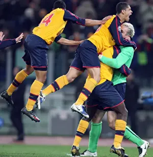 Manuel Almunia celebrates winning the penalty shoot out with Denilson