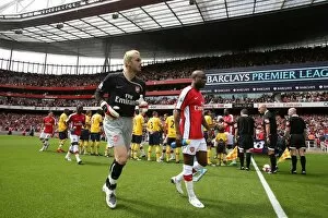 Images Dated 16th August 2008: Manuel Almunia and William Gallas (Arsenal)