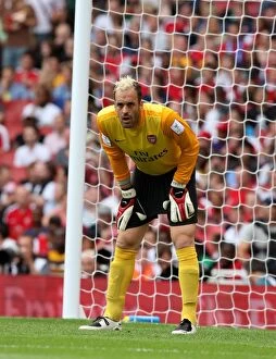 Images Dated 2nd August 2009: Manuel Almunia's Shining Moment: Arsenal's 3:0 Emirates Cup Victory over Rangers