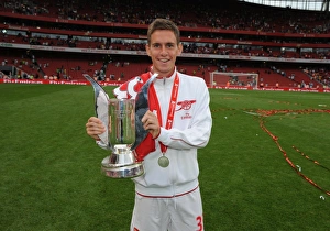 Mark Randall (Arsenal) with the Emirates Cup Trophy. Arsenal 3:2 Celtic Mark Randall (Arsenal) with the Emirates Cup Trophy. Arsenal 3:2 Celtic