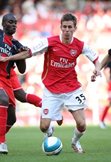 Arsenal v Paris Saint Germain 2007-08 Gallery: Mark Randall (Arsenal) Granddi Ngoyi (PSG)