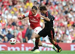 Marouane Chamakh (Arsenal) Luca Antonini (Milan). Arsenal 1: 1 AC Milan