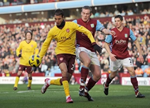 Marouane Chamakh (Arsenal) Richard Dunne (Villa). Aston Villa 2:4 Arsenal Marouane Chamakh (Arsenal) Richard Dunne (Villa). Aston Villa 2:4 Arsenal