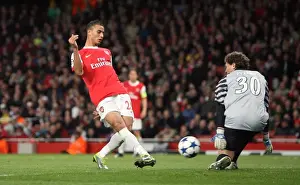 Marouane Chamakh scores Arsenals 5th goal past Andriy Pyatov (Shaktar)