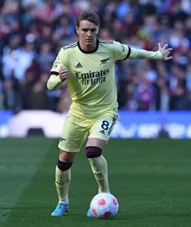 Martin Odegaard in Action: Arsenal vs. Aston Villa - Premier League Showdown