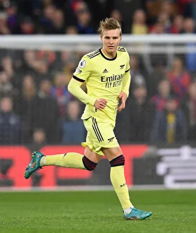 Martin Odegaard in Action: Arsenal vs. Crystal Palace, 2021-22 Premier League Showdown
