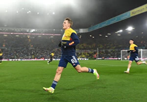 Images Dated 19th December 2021: Martin Odegaard Gears Up: Leeds United vs. Arsenal, Premier League 2021-22
