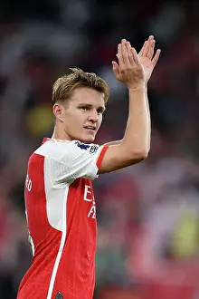 Martin Odegaard Salutes Arsenal Fans: Arsenal vs Manchester City, 2023-24 Premier League