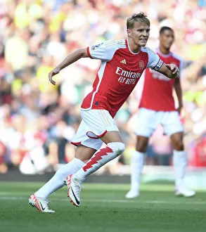Martin Odegaard's Brilliant Performance: Arsenal's Thrilling Victory Over Manchester United in the 2023-24 Premier League