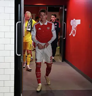 Martin Odegaard's Midfield Battle: Arsenal vs Manchester City, Premier League 2022-23