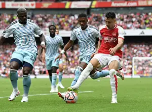 Martinelli Stands Firm Against Forest's Aurier and Danilo in Intense Arsenal-Forest Clash (2023-24 Premier League)