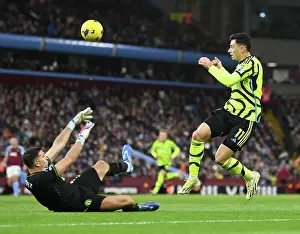 Martinelli vs Martinez: Intense Clash Between Aston Villa and Arsenal FC in Premier League (2023-24)