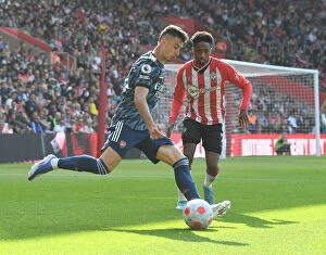 Images Dated 16th April 2022: Martinelli vs Walker-Peters: Clash at St. Mary's - Southampton vs Arsenal, Premier League 2021-22