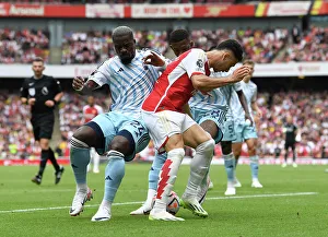 Martinelli's Determined Standoff: Arsenal vs. Forest Clash (2023-24 Premier League) - Martinelli vs Aurier & Danilo