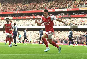 Martinelli's Stunner: Arsenal Tops Nottingham Forest in Premier League Showdown