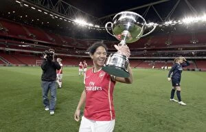 Arsenal Ladies v Chelsea 2007-8 Collection: Mary Phillip (Arsenal) with the Premier League
