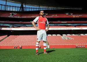 Mathieu Debuchy (Arsenal). Arsenal 1st Team Photocall. Emirates Stadium, 7 / 8 / 14. Credit