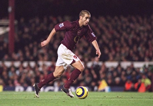 Arsenal v Chelsea 2005-6 Collection: Mathieu Flamini (Arensal). Arsenal 0: 2 Chelsea. FA Premier League