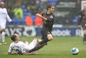 Images Dated 31st March 2008: Mathieu Flamini (Arsenal) Gavin McCann (Bolton)