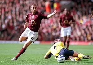 Arsenal v Aston Villa 2005-6 Collection: Mathieu Flamini (Arsenal) Gavin McCann (Villa). Arsenal 5: 0 Aston Villa