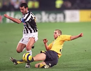 Juventus v Arsenal 2005-6 Collection: Mathieu Flamini (Arsenal) Gianluca Zambrotta (Juve). Juventus 0: 0 Arsenal