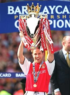Arsenal v Everton Collection: Matthew Upson lifts the F. A. Barclaycard Premiership Trophy