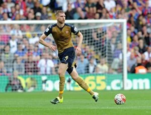 Images Dated 16th August 2015: Per Mertesacker in Action: Arsenal vs. Crystal Palace (2015-16)