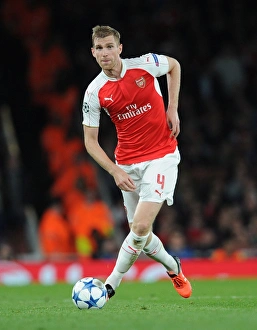 Per Mertesacker in Action: Arsenal vs Olympiacos, UEFA Champions League 2015/16
