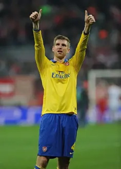 Per Mertesacker Bids Farewell to Arsenal Fans after Bayern Munich Clash, UEFA Champions League 2014