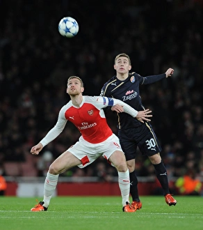 Mertesacker Defends: Arsenal vs Dinamo Zagreb, 2015-16 UEFA Champions League