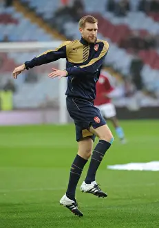 Per Mertesacker Gears Up: Aston Villa vs Arsenal (2015-16 Premier League)