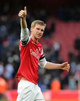 Per Mertesacker's Victory Thumbs-Up: Arsenal v Queens Park Rangers, 2012-13
