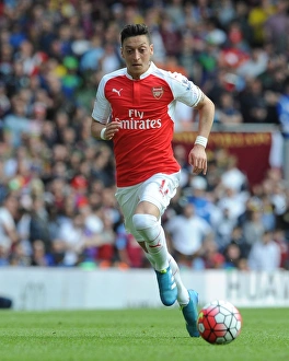 Mesut Ozil in Action: Arsenal vs Aston Villa, Premier League 2015-16